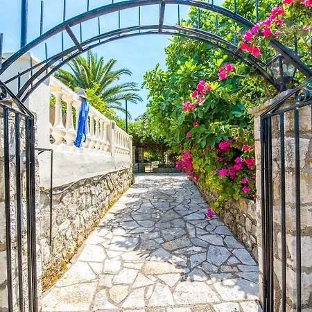 Villa Phoenica Antipaxos