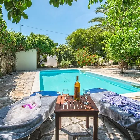 Phoenica * Antipaxos